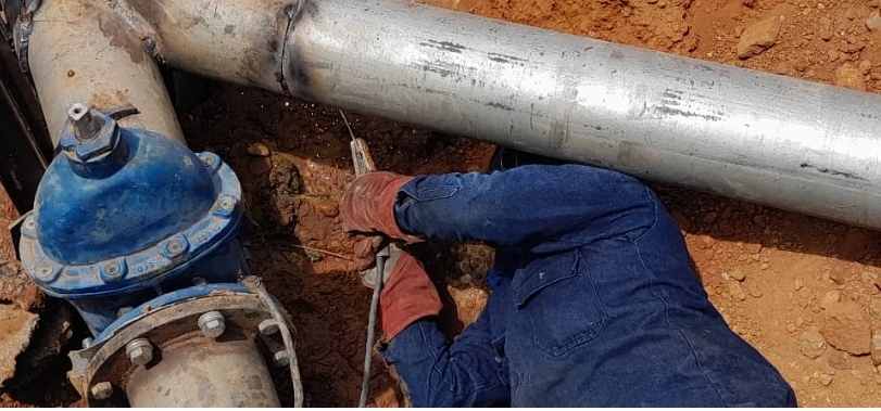 Favorecidos habitantes del municipio Páez con reparación de tubería de agua potable