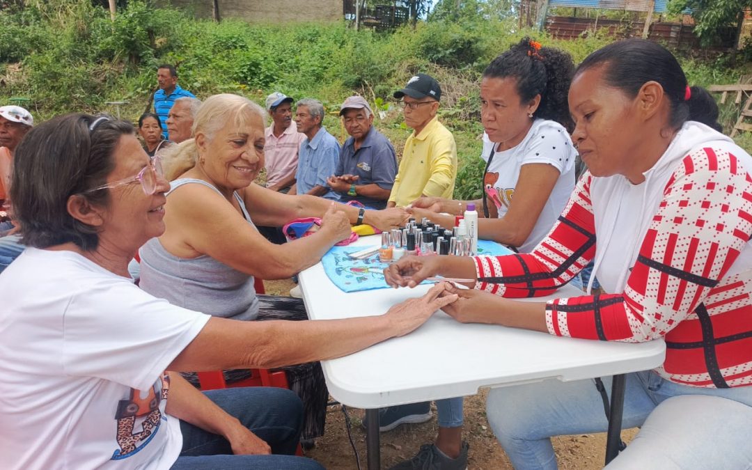 Más de 400 adultos mayores de Paz Castillo recibieron atención integral en jornada de salud