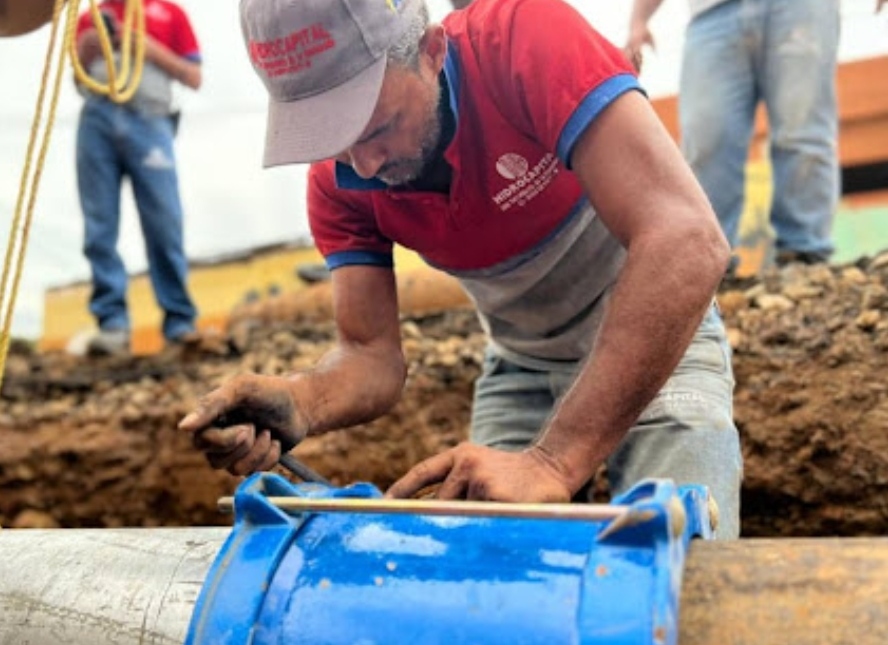 Reparado colector de aguas servidas en avenida Bolívar de Ciudad Charallave