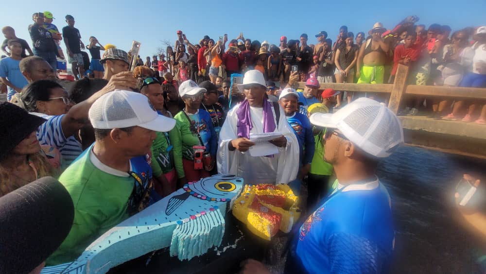 Higuerote se desbordó de alegría con multitudinario Entierro de la Sardina