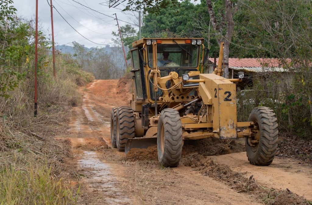 Rehabilitados más de 17 kilómetros de vialidad agrícola en comunidades del municipio Sucre