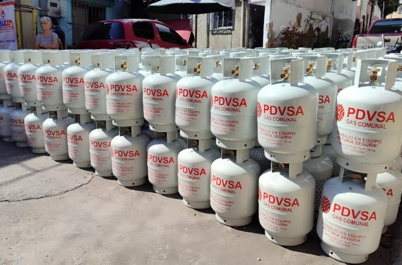 Más de 300 familias de la Comuna Justicia e Igualdad recibieron cilindros de gas doméstico