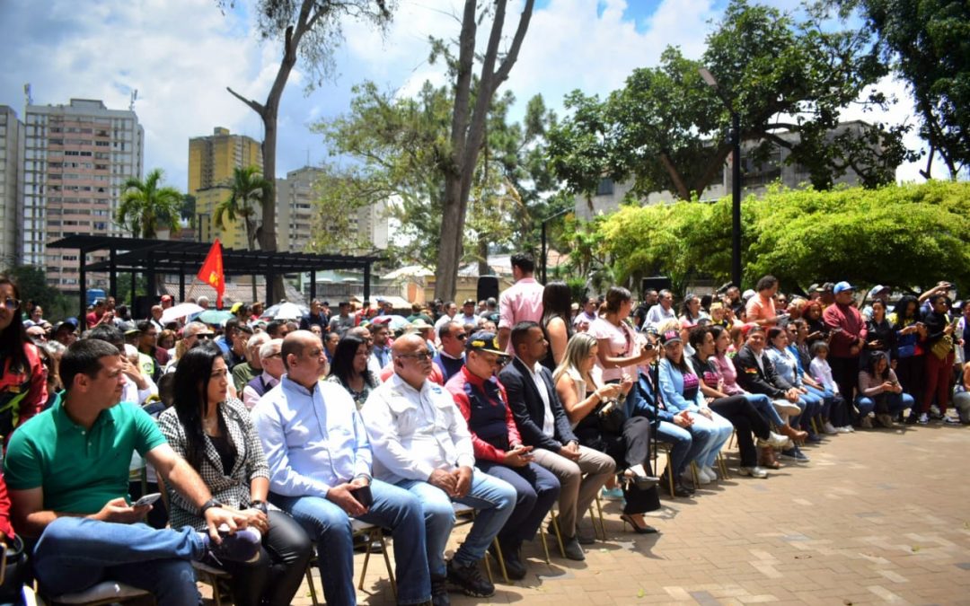Habitantes de Los Teques disponen de plaza Guaicaipuro totalmente rehabilitada