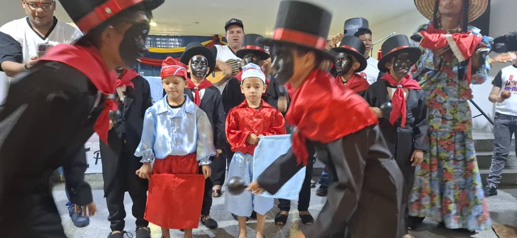 Escuela Pablo Núñez de Guarenas certificó a niños salvaguardas de la Parranda de San Pedro