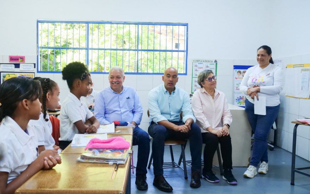 Inspeccionan escuela de Petare rehabilitada por el Gobierno Bolivariano