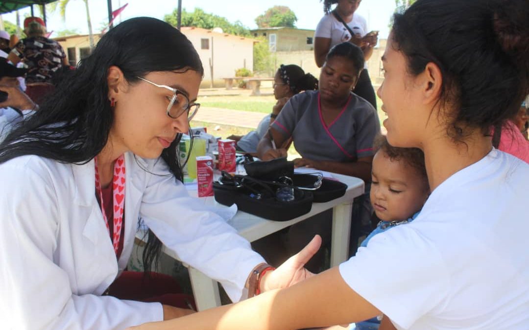 Gobierno Bolivariano brindó atención integral a familias de la Comuna Indios Tomuza en Buroz