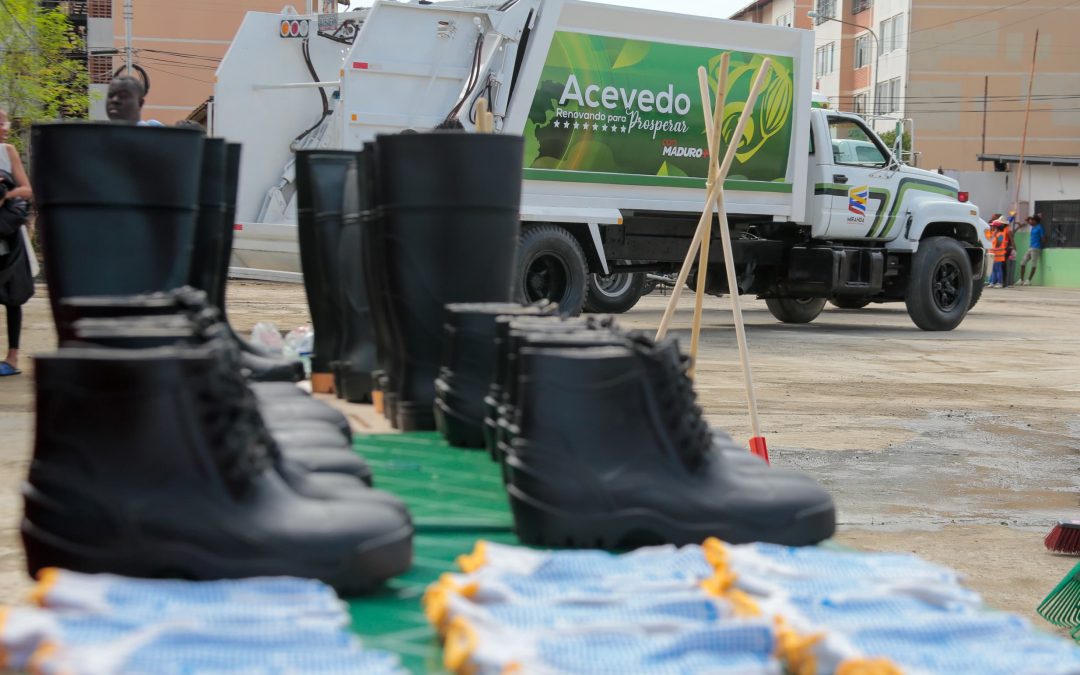 Habitantes de Marizapa estrenan compactadoras de desechos sólidos