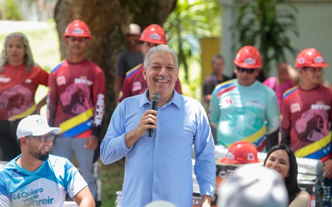 Habitantes de Nueva Cúa reciben materiales para impermeabilización de edificios