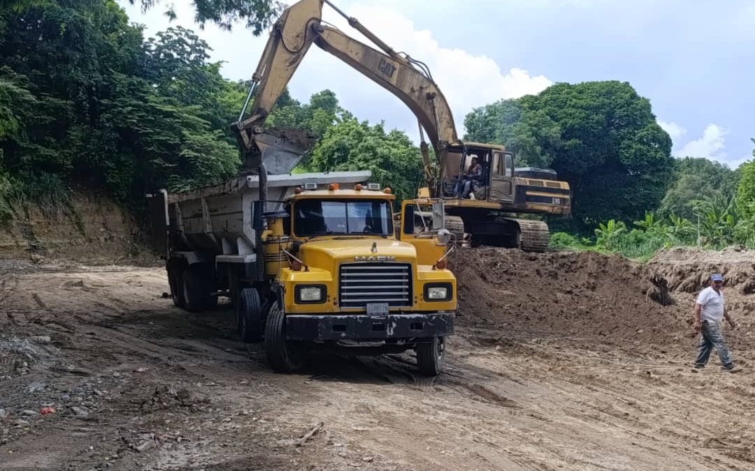 Ejecutivo regional realiza trabajos de limpieza y dragado en ríos mirandinos