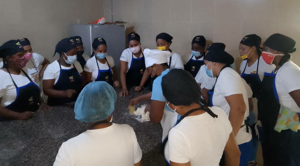 Inces capacita a madres cocineras del PAE en Miranda