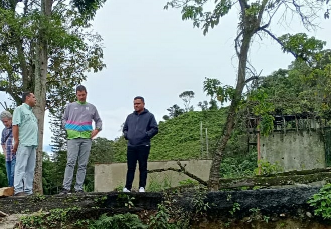 Gobierno de Miranda repara falla de borde en carretera Panamericana