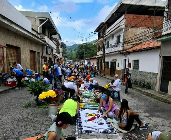 Araira celebró sus 33 años de su tradicional Alfombras de Flores