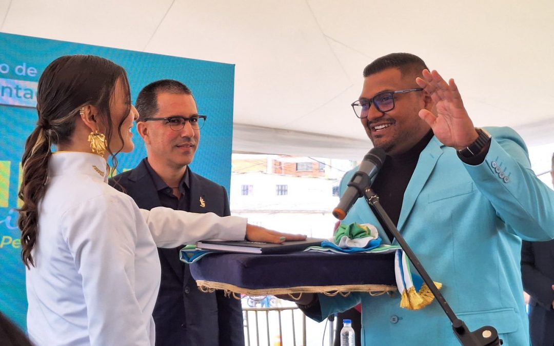 Jennifer Mujica se juramentó como alcaldesa con propuestas que apuntan a la humanización del municipio