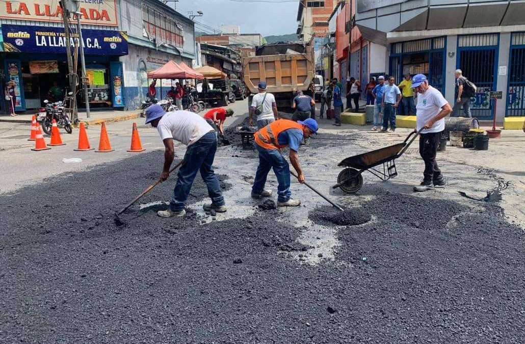 Realizaron trabajos de bacheo en avenida principal de Urbanización 27 de Febrero