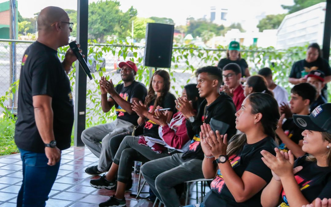 Gobierno de Miranda fortalece el Movimiento Jóvenes del Barrio con la entrega de insumos de barbería