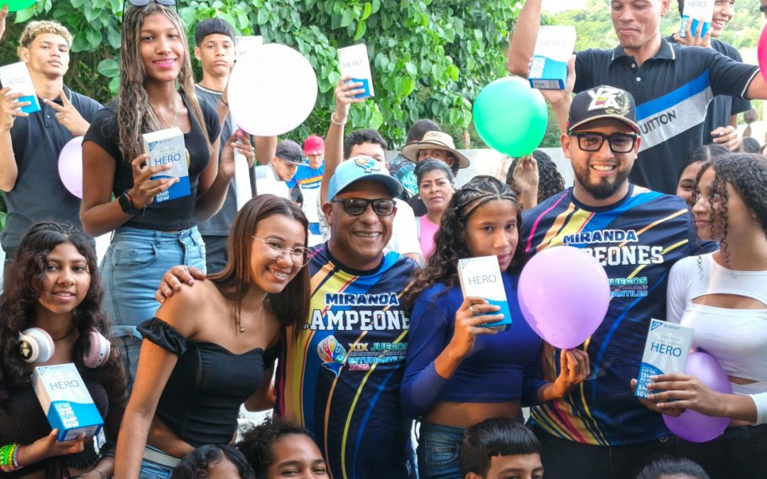 Consulta Popular de la Juventud en Miranda entregó dispositivos móviles a 80 estudiantes de Cúa