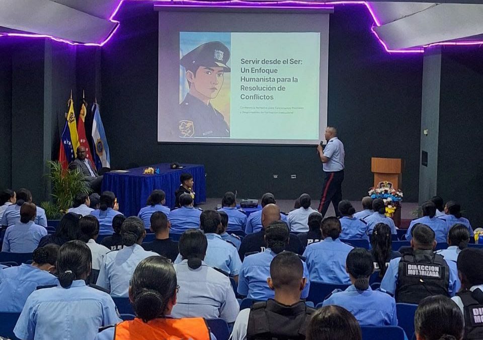 Talento humano de la Policía de Miranda se forma en clima organizacional