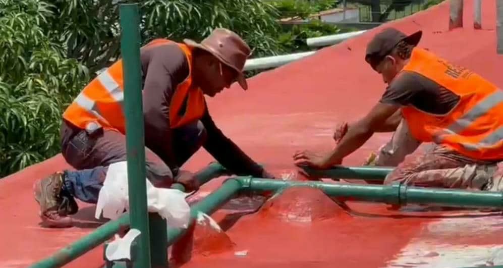 Inspeccionan avances de trabajos de restauración de azoteas en Urbanismo Araguita