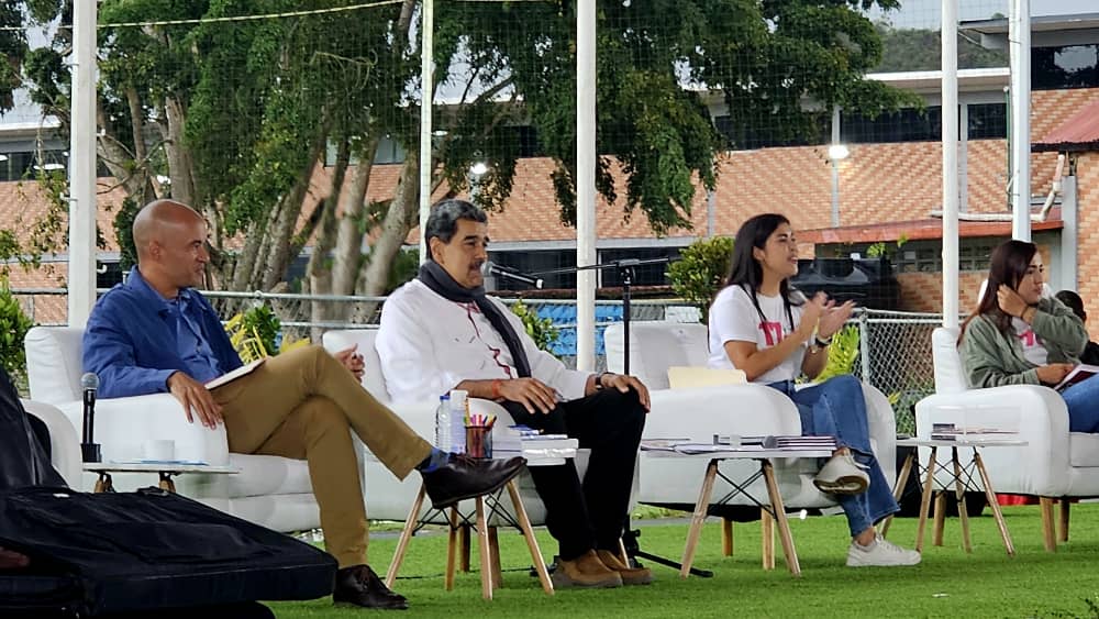 Maduro convoca a la juventud a la jornada de debate y plan de acción en defensa del territorio