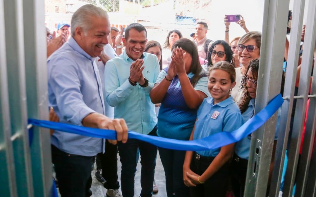 Escuela Antonio María Piñate de Guarenas rehabilitada para recibir a sus estudiantes