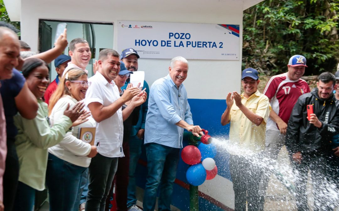 Mil 596 familias de Hoyo de la Puerta en Baruta estrenan pozo de agua