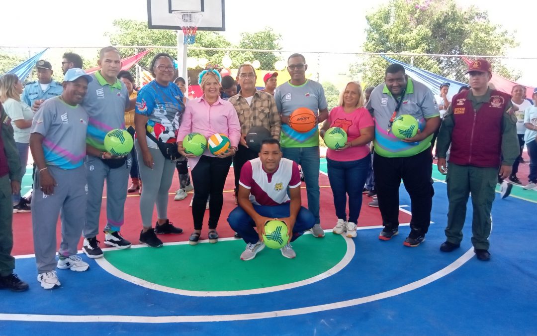 Estudiantes del Complejo Educativo Monseñor Rafael Pérez de León en Ocumare del Tuy cuentan con cancha renovada