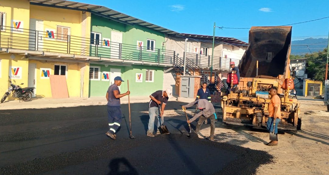 Iniciaron trabajos de asfaltado en Urbanización Guatire 57