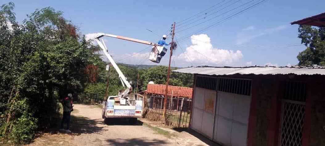 Optimizan sistemas de iluminación en calles del municipio Simón Bolívar