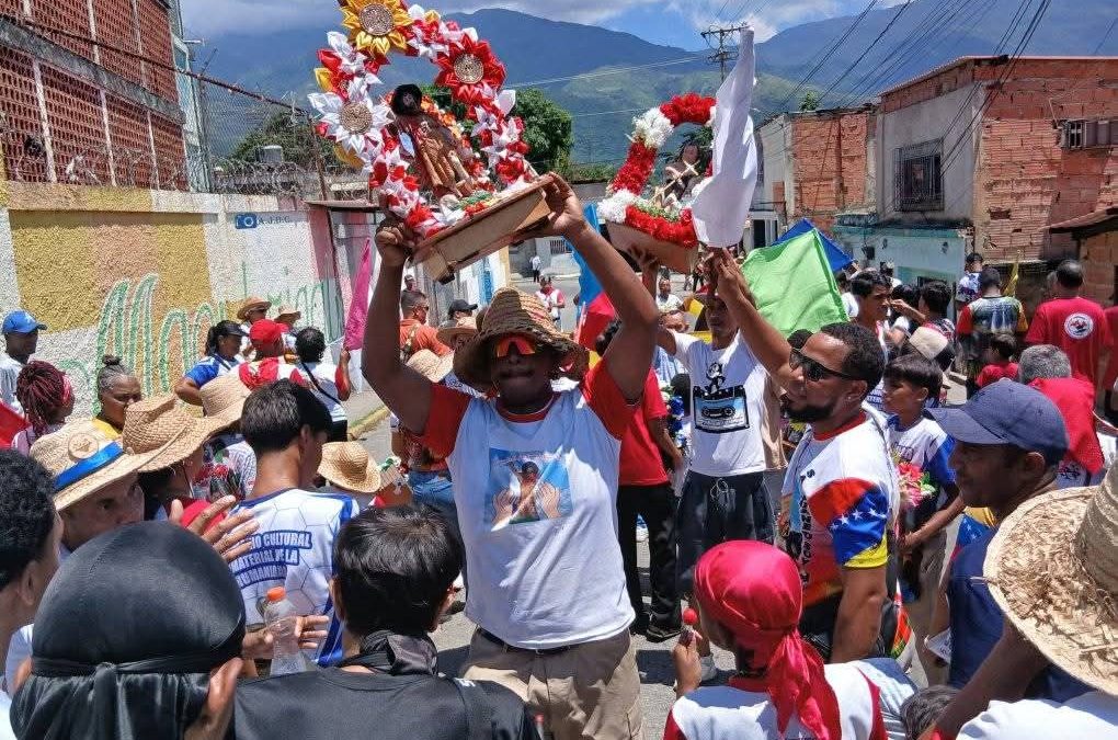 Entre música y canto Guatire festejó la 34ª edición de 100 Banderas para San Juan