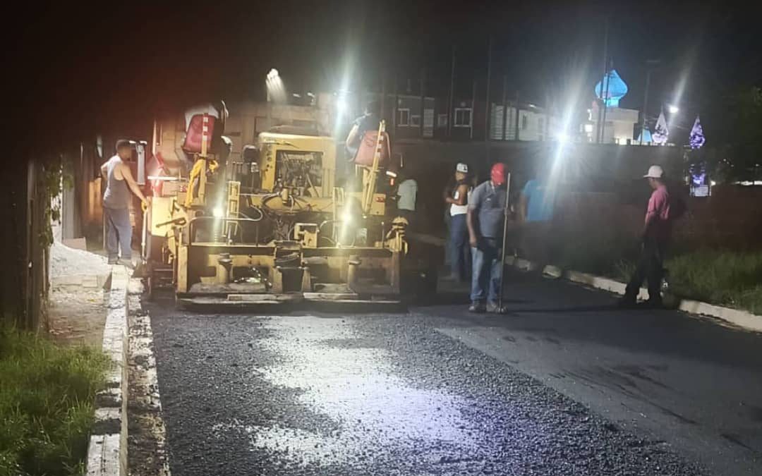 Finalizan trabajos de asfaltado en Urbanismo Guatire 57