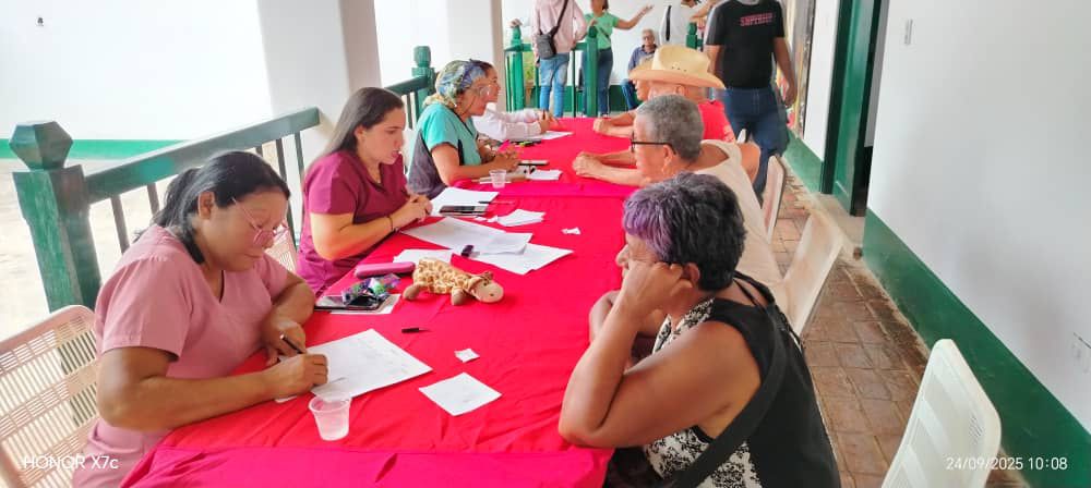 Más de 300 cultores mirandinos de Simón Bolívar recibieron atención integral en jornada de salud