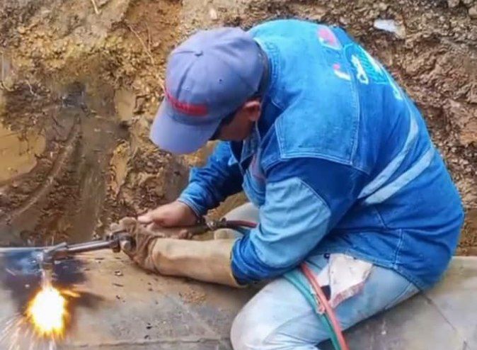 Colocan nueva válvula para recuperación de caudal de agua en municipio Independencia