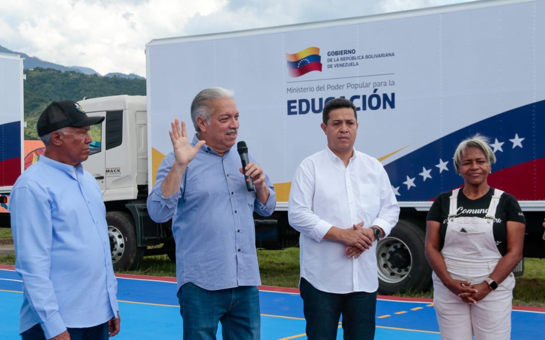 Nueva flota de camiones garantiza alimentos escolares para el PAE  en Miranda