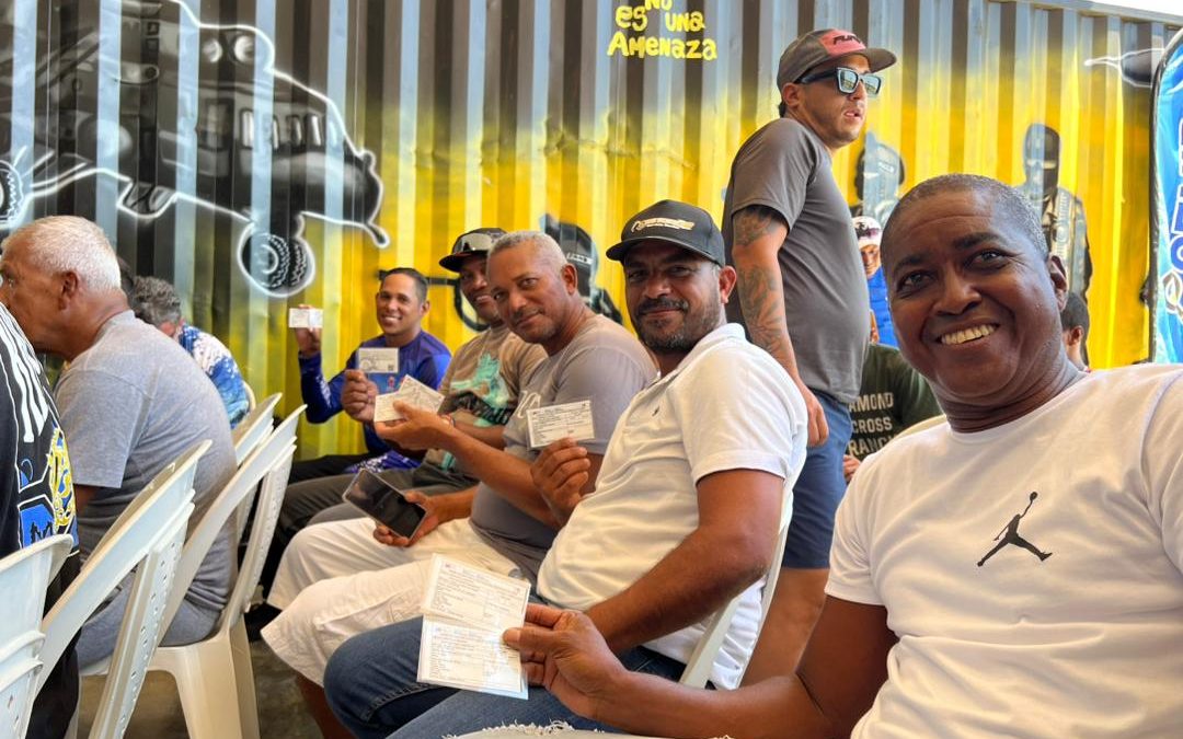 Entregan permisos para la pesca subacuática con arpón en Higuerote
