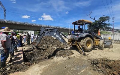 Supervisan obras de renovación y arreglo de tubería de agua en Parque Francisco de Miranda de Charallave