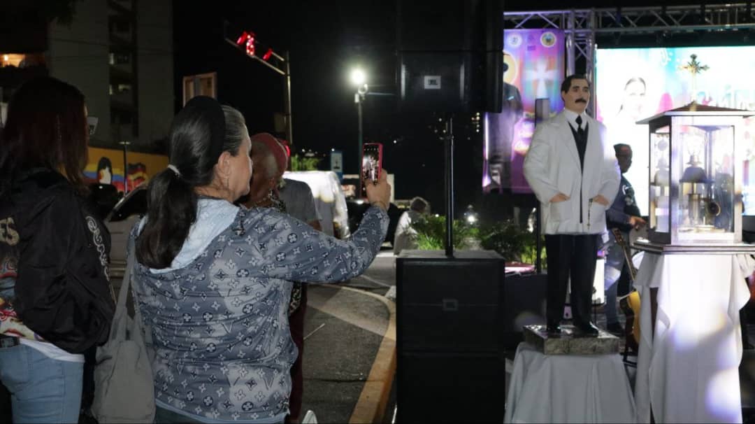 Los Teques iluminó su fe en la vigilia por San José Gregorio Hernández y Santa Carmen Rendiles