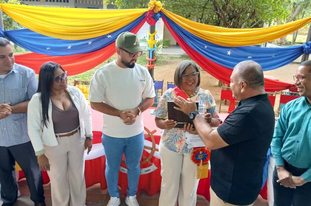 Reconocen a 78 comuneros de Urdaneta en conmemoración del «Golpe de Timón»