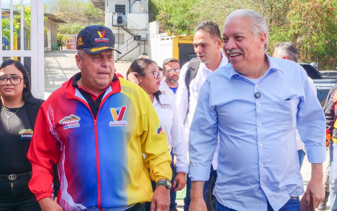 Entregan viviendas dignas a 16 familias de Guatire