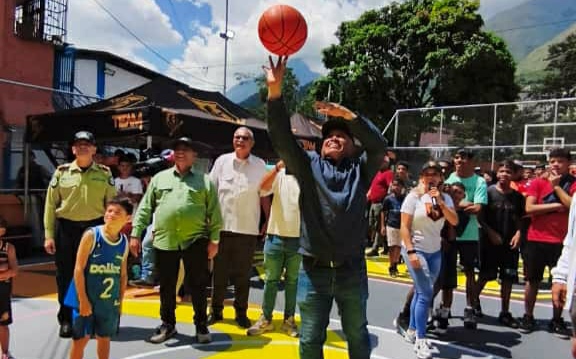 Deportistas de Barrio Metropolitano de Petare disponen de espacio deportivo totalmente recuperado