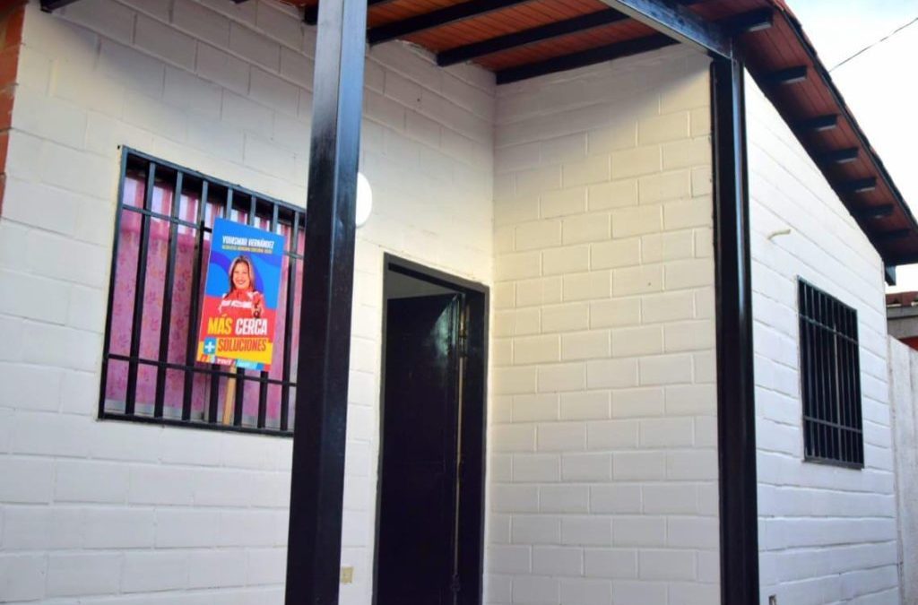 Gobernación de Miranda respalda entrega de hogar renovado a familia de Charallave