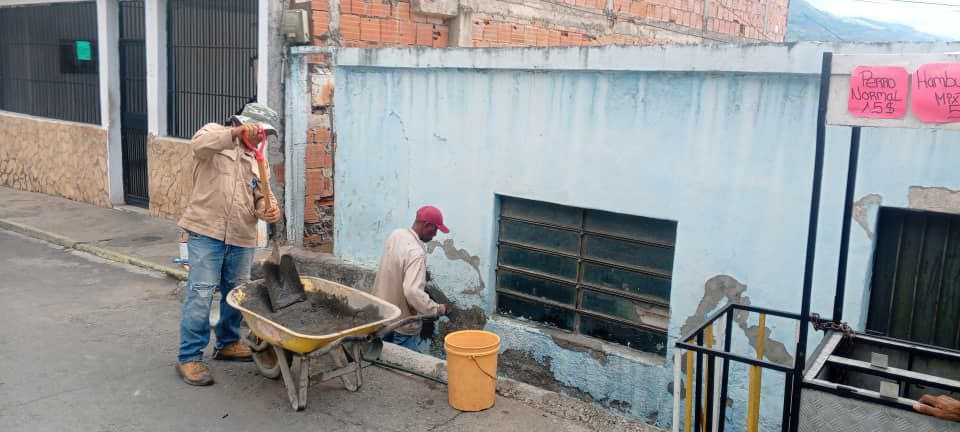 Restauran fachadas de viviendas en sector Patria Activa de Guatire