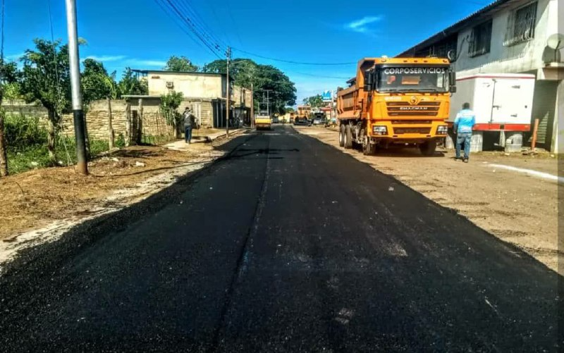Rehabilitan Avenida Bicentenaria de Río Chico con Plan de Asfaltado