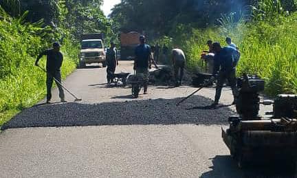 Realizaron trabajos de bacheo en carretera Cumbo del eje barloventeño