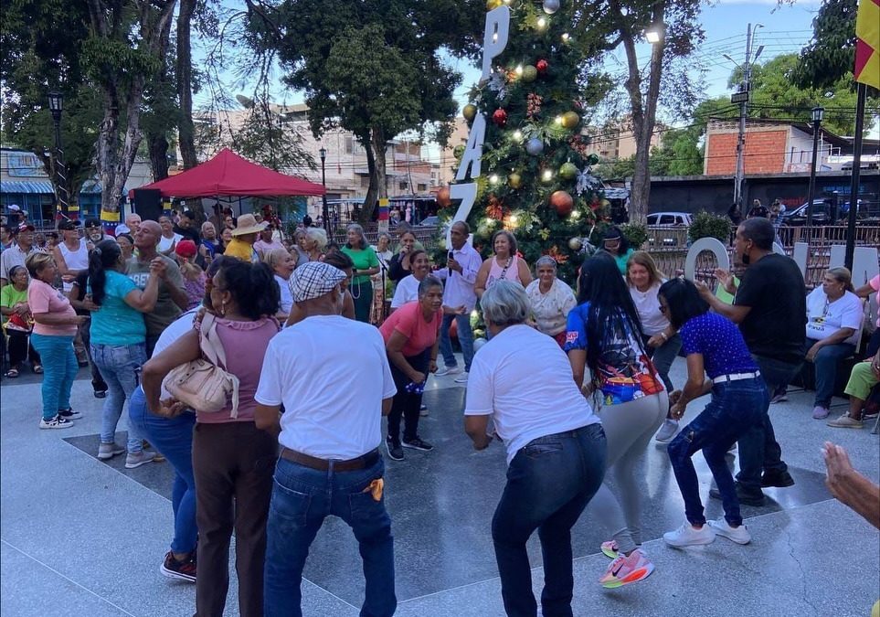 Más de 500 adultos mayores disfrutan de las “Tardes Doradas” en Ocumare del Tuy