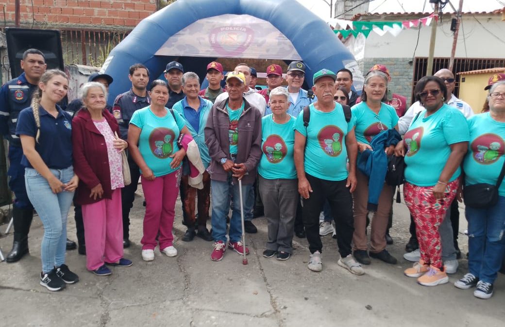 Círculo de Abuelos La Matica Revolucionaria recibe atención integral de la Policía de Miranda