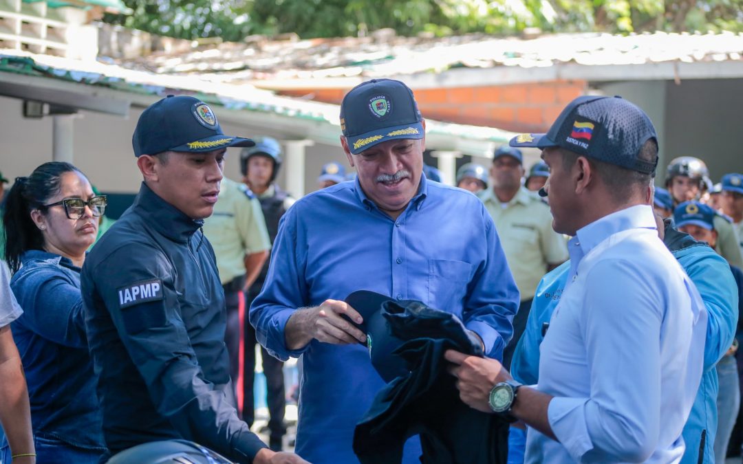 Entregaron dotación y dormitorios a 240 policías de Guarenas