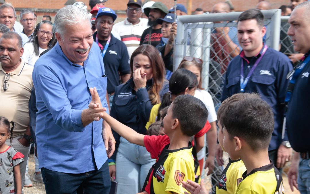 Hogares de El Castillejo celebran la llegada de fibra óptica
