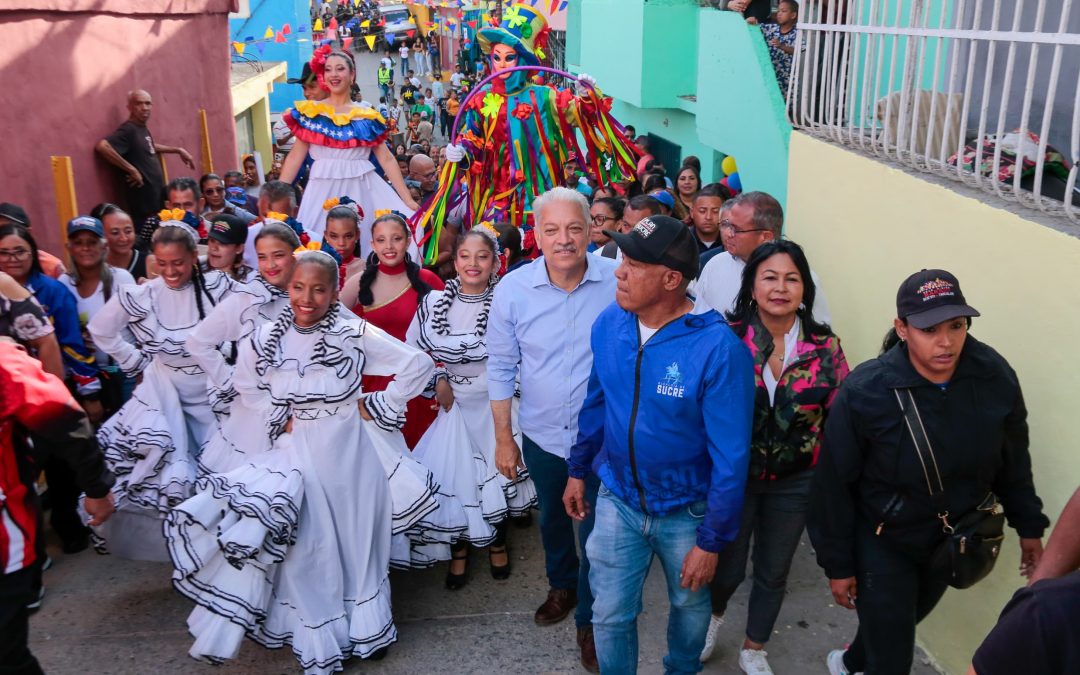 Embellecen fachadas y techos de viviendas en Petare