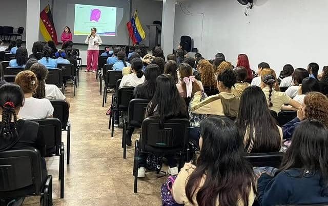 Miranda relanza programa “Aquí entre nosotras: Hablemos de Ciencias»