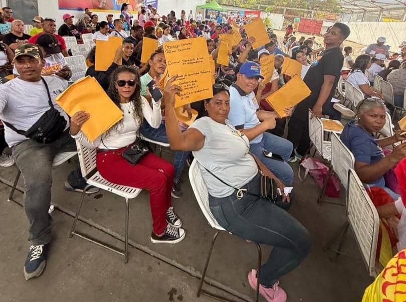 PSUV entrega más de mil actas a Comandos Comunitarios Bolivarianos Integrales en Valles del Tuy